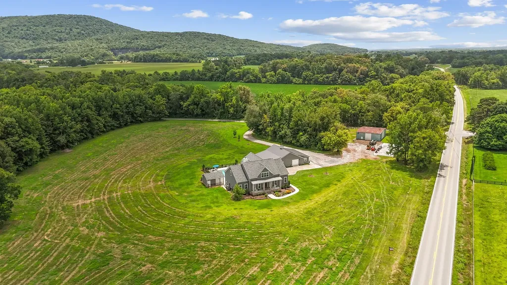 69 Meadows Road Hillsboro TN 37342