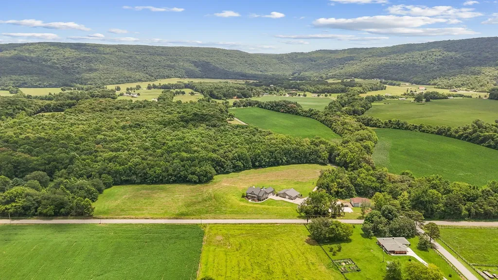 69 Meadows Road Hillsboro TN 37342