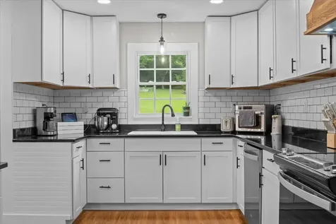 4273 Main St, W Erin TN 37061