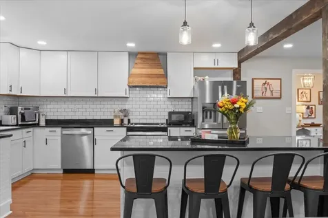 4273 Main St, W Erin TN 37061