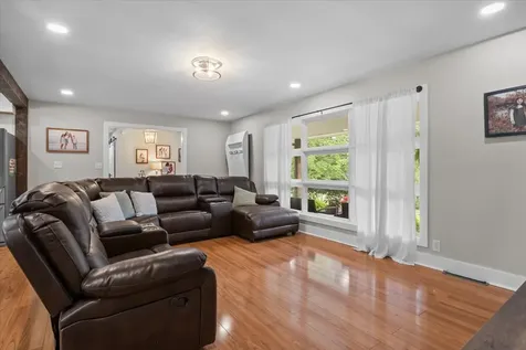 4273 Main St, W Erin TN 37061