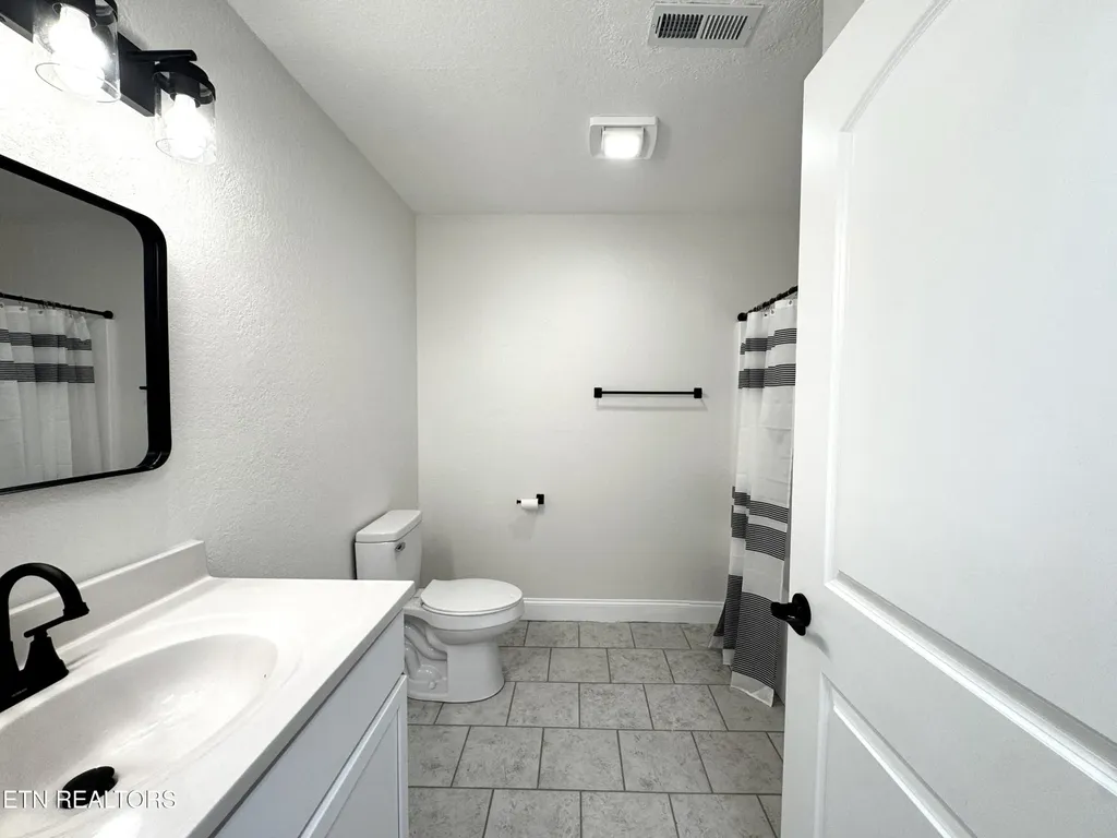 115 Spruce Lane Kingston TN 37763
