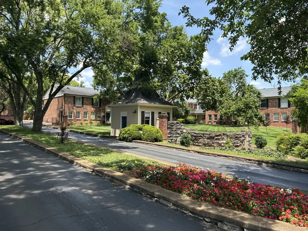 5025 Hillsboro Pike Nashville TN 37215