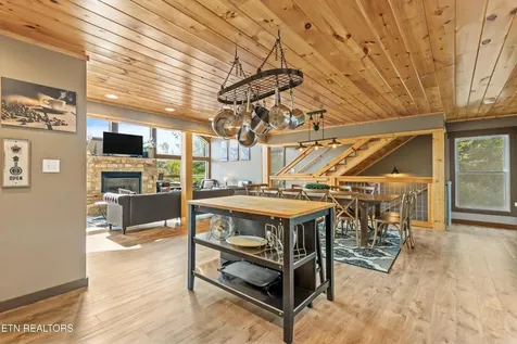 622 Wiley Oakley Drive Gatlinburg TN 37738