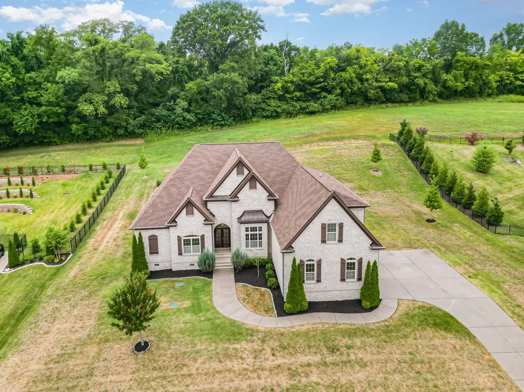 9222 Holstein Drive Nolensville TN 37135