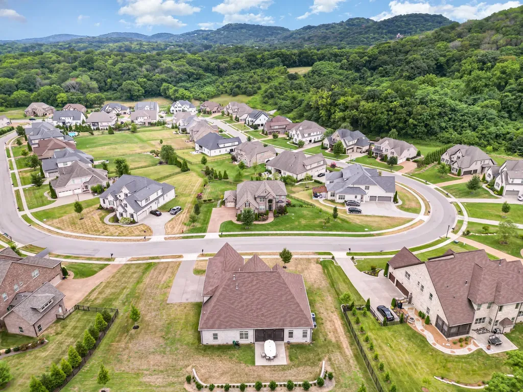 9222 Holstein Drive Nolensville TN 37135