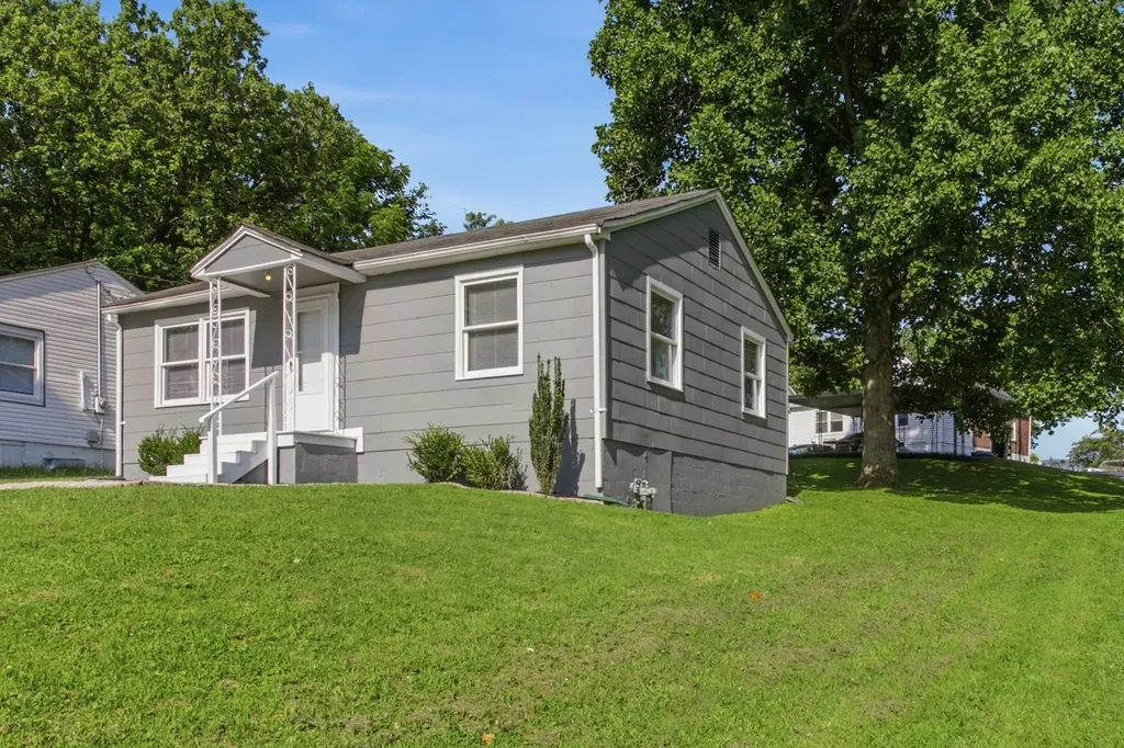 1604 S High Street Columbia TN 38401