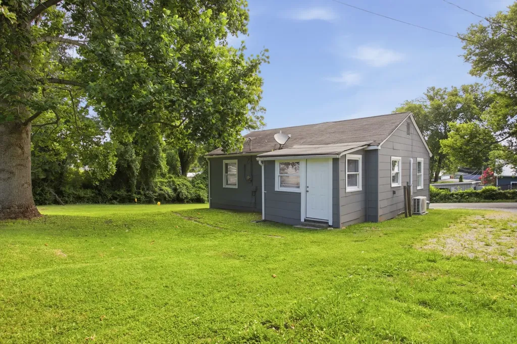 1604 S High Street Columbia TN 38401