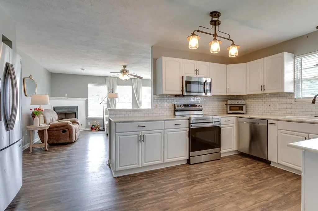 6003 Hill Circle Bon Aqua TN 37025