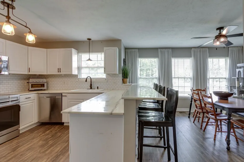 6003 Hill Circle Bon Aqua TN 37025