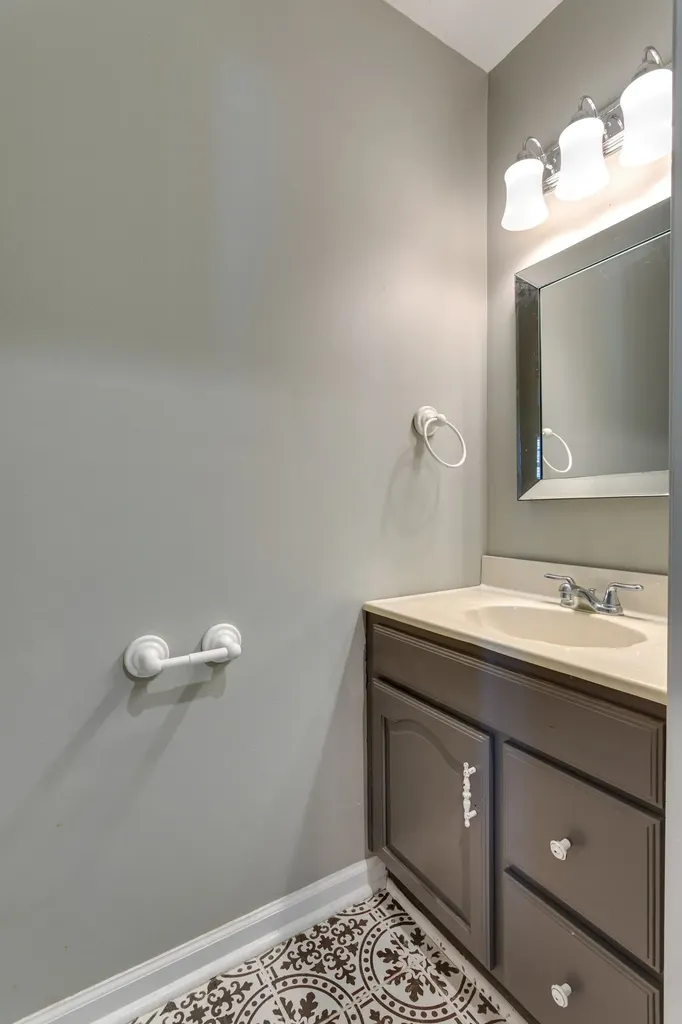 6003 Hill Circle Bon Aqua TN 37025