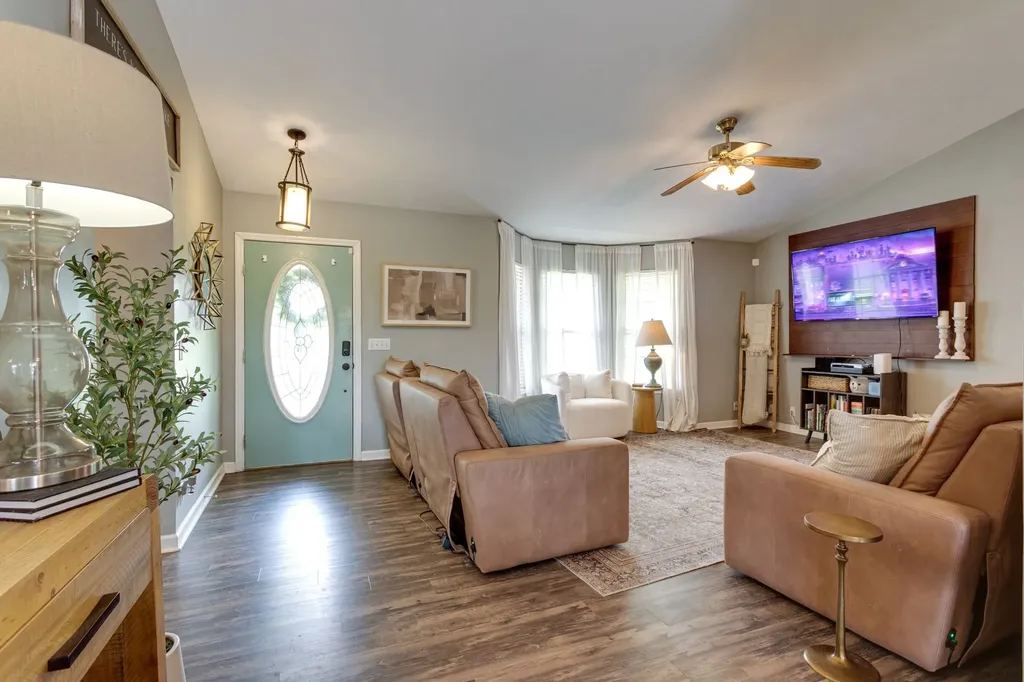 6003 Hill Circle Bon Aqua TN 37025