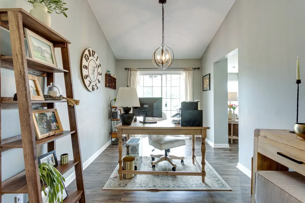 6003 Hill Circle Bon Aqua TN 37025