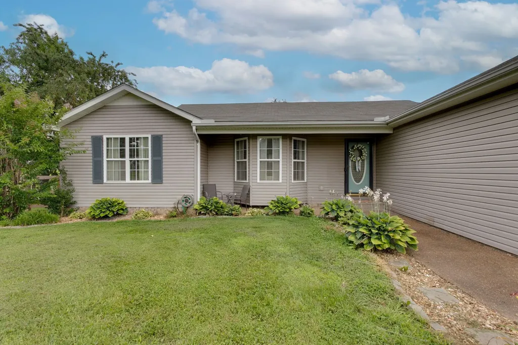 6003 Hill Circle Bon Aqua TN 37025
