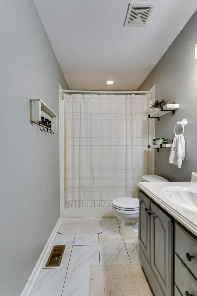 6003 Hill Circle Bon Aqua TN 37025