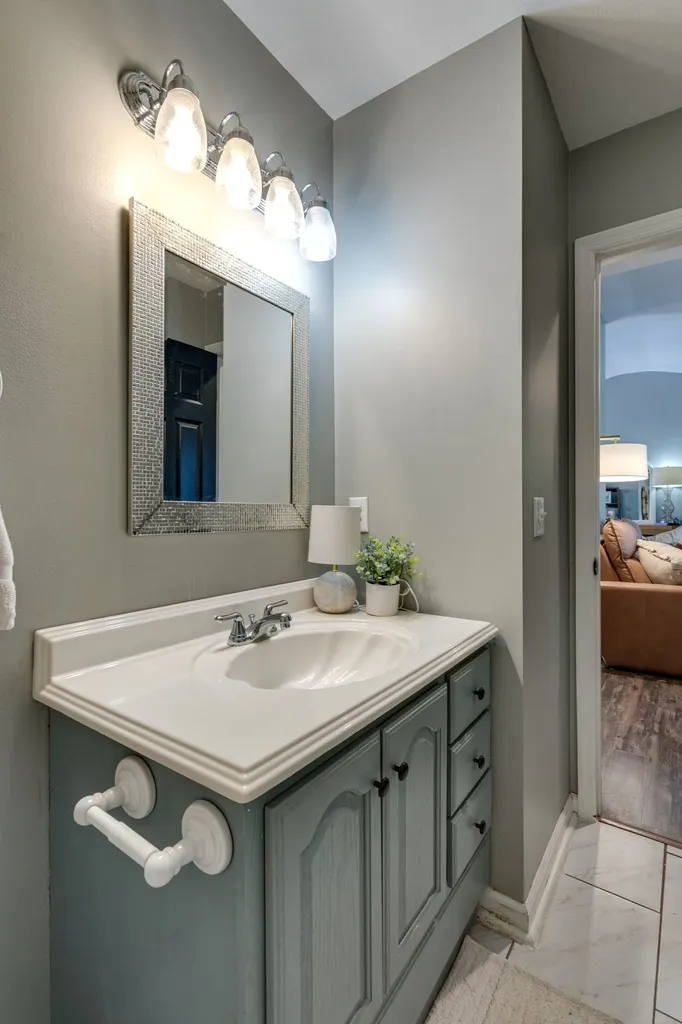 6003 Hill Circle Bon Aqua TN 37025