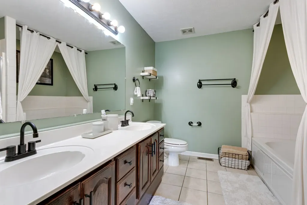 6003 Hill Circle Bon Aqua TN 37025
