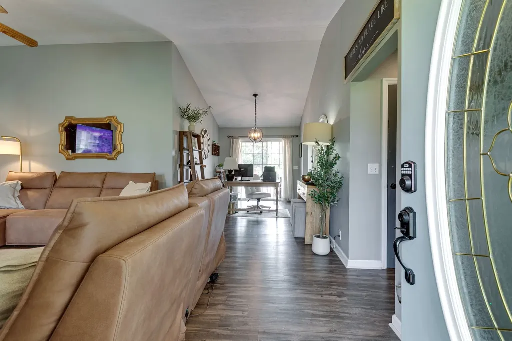 6003 Hill Circle Bon Aqua TN 37025