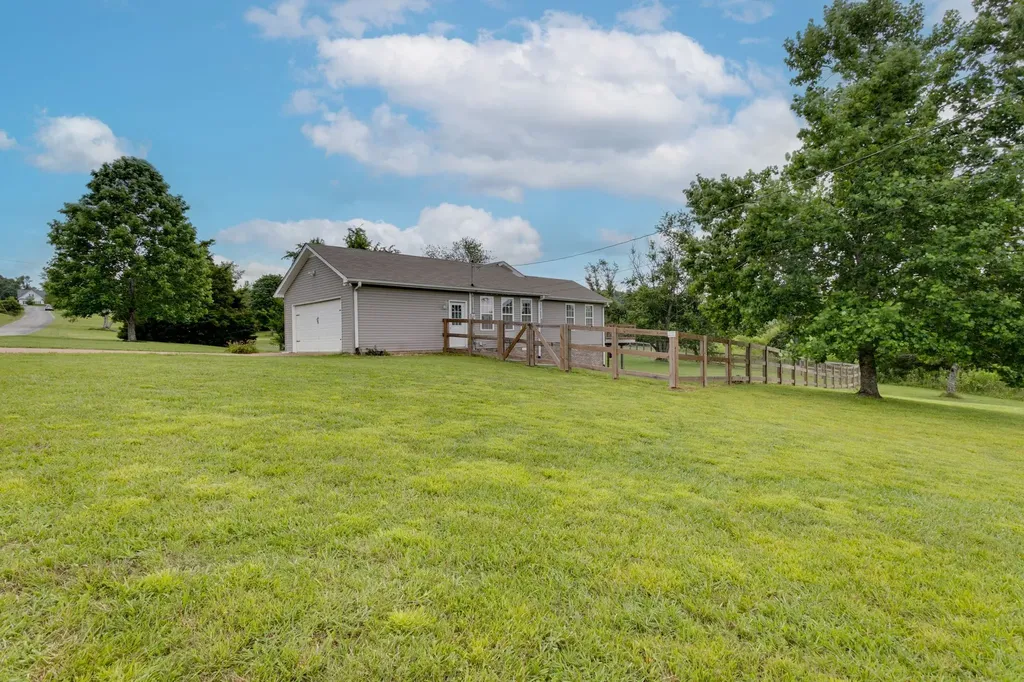 6003 Hill Circle Bon Aqua TN 37025