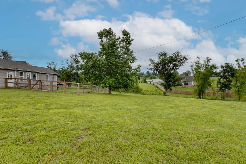 6003 Hill Circle Bon Aqua TN 37025