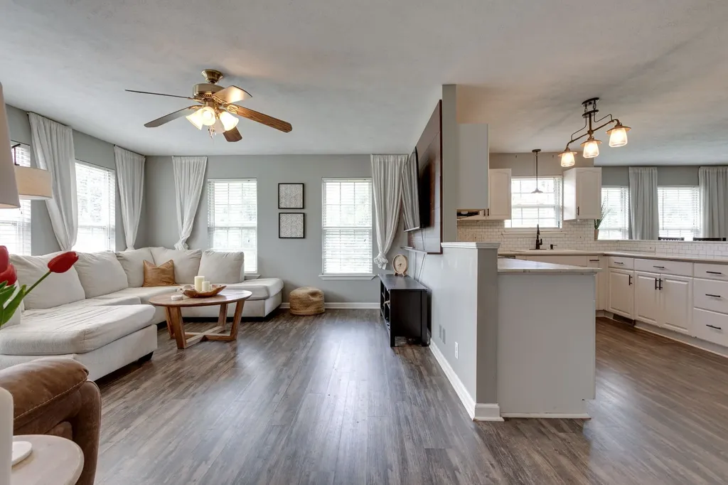 6003 Hill Circle Bon Aqua TN 37025
