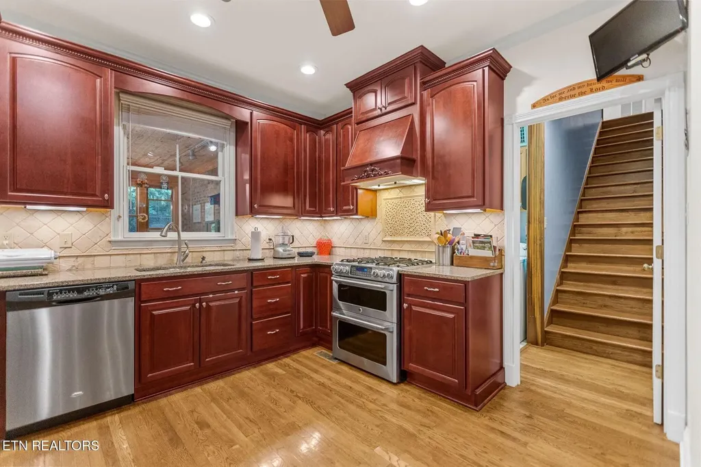 5227 Beverly Oaks Drive Knoxville TN 37918
