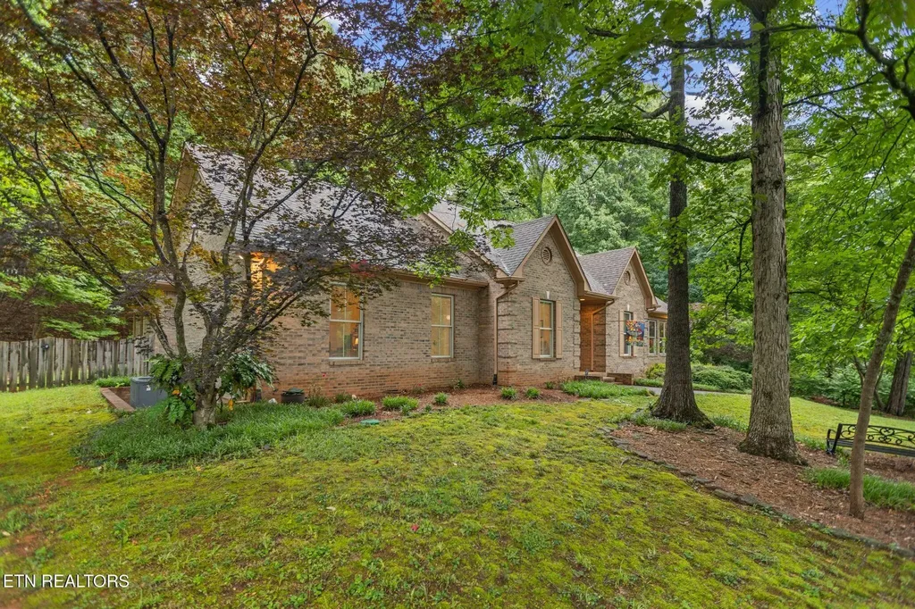 5227 Beverly Oaks Drive Knoxville TN 37918