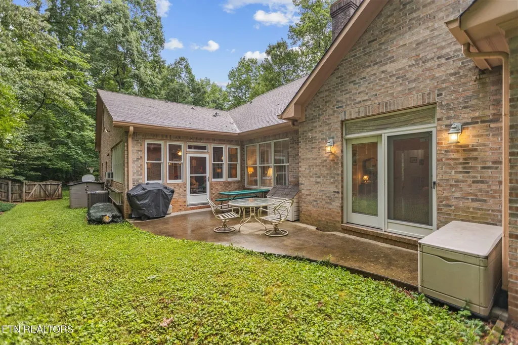 5227 Beverly Oaks Drive Knoxville TN 37918