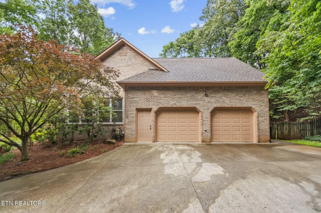 5227 Beverly Oaks Drive Knoxville TN 37918