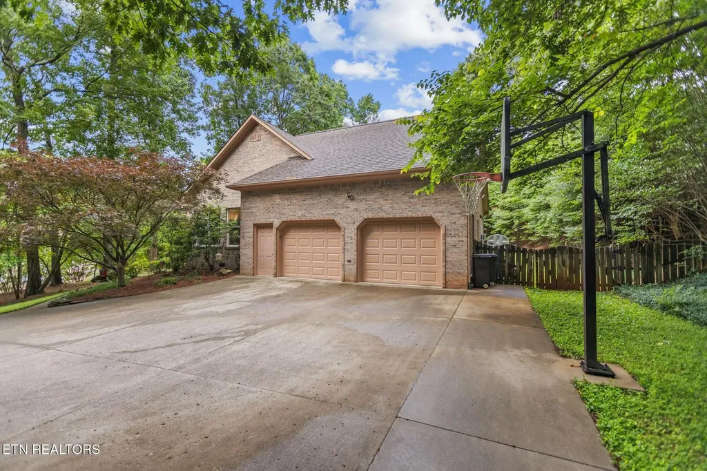 5227 Beverly Oaks Drive Knoxville TN 37918