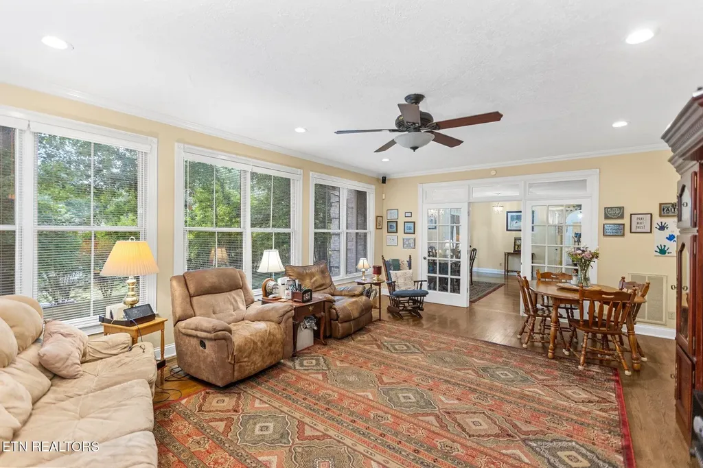 5227 Beverly Oaks Drive Knoxville TN 37918