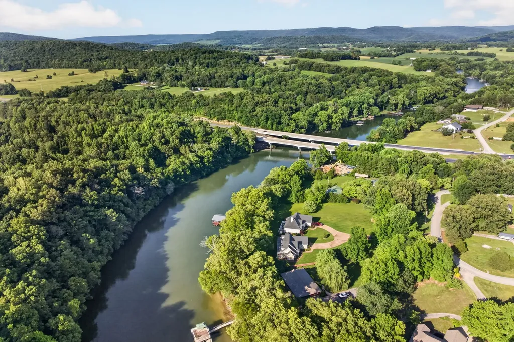 415 River Oaks Drive Sparta TN 38583