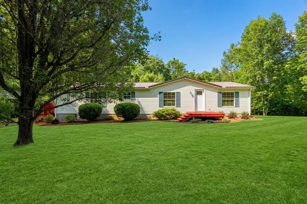530 N Fork Road Charlotte TN 37036