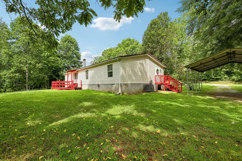 530 N Fork Road Charlotte TN 37036