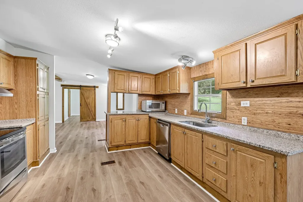 530 N Fork Road Charlotte TN 37036
