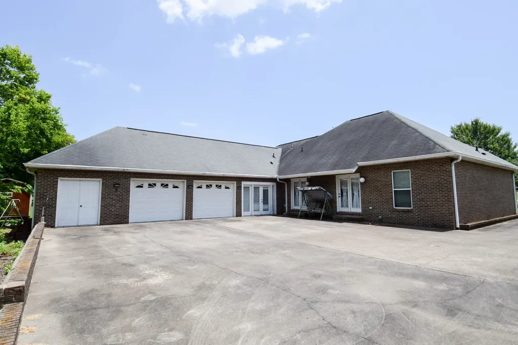 134 Stonehouse Drive Gallatin TN 37066