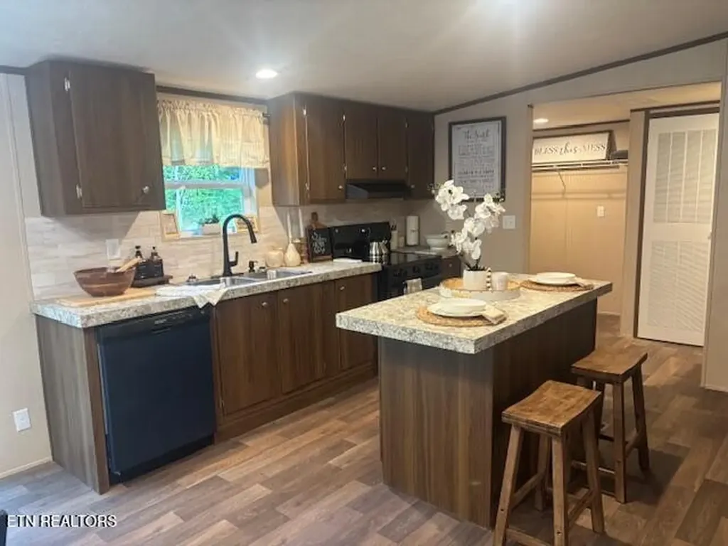 9106 Cherokee Trail Crossville TN 38572