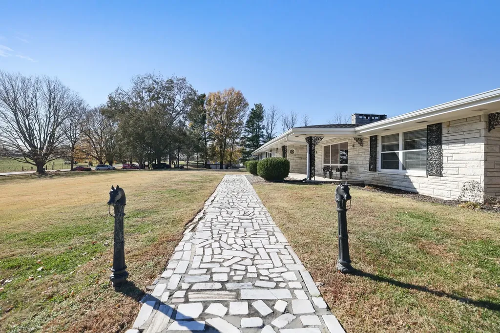 676 Ferguson Hill Road Lafayette TN 37083