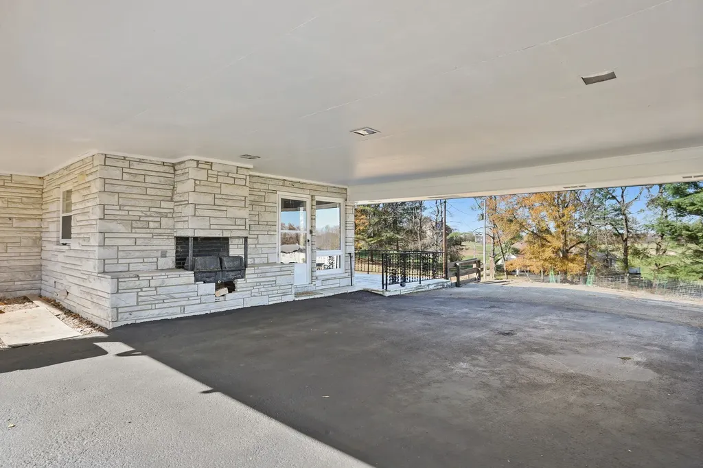 676 Ferguson Hill Road Lafayette TN 37083