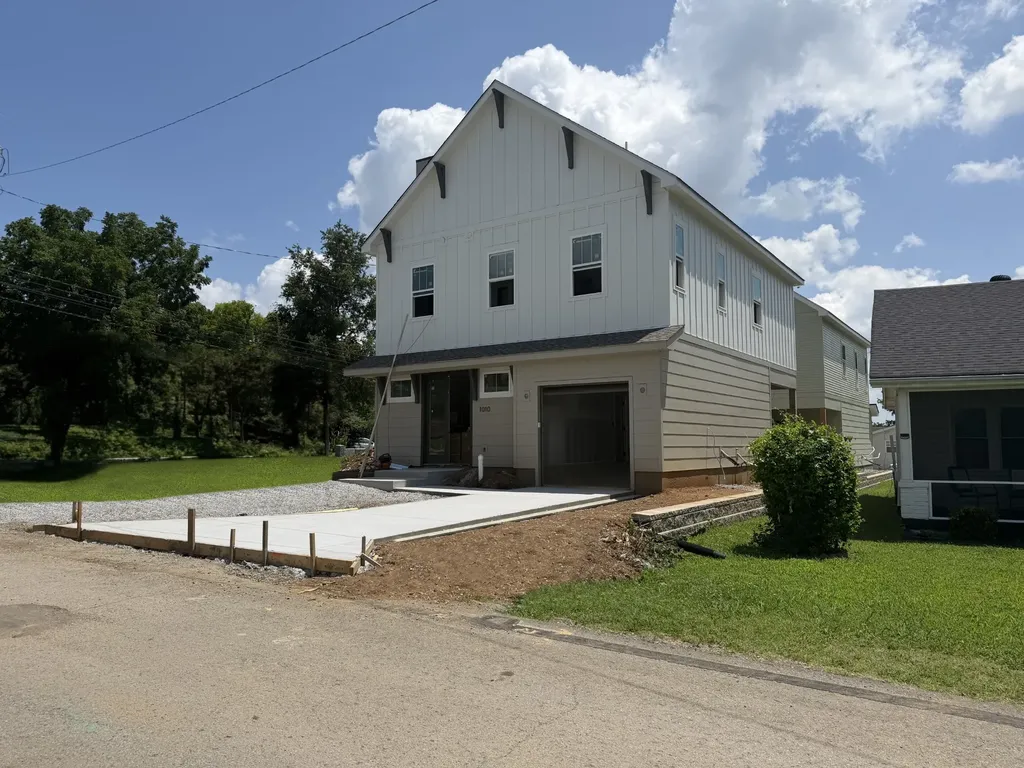 1010 Clemmons Street Nashville TN 37210