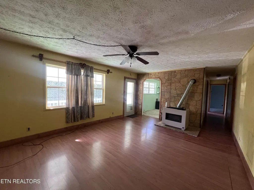 554 Mary Cromwell Road Jamestown TN 38556