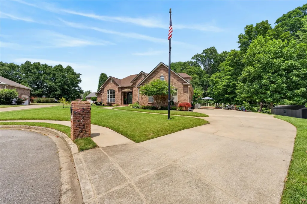 2605 Stonemill Court Clarksville TN 37043