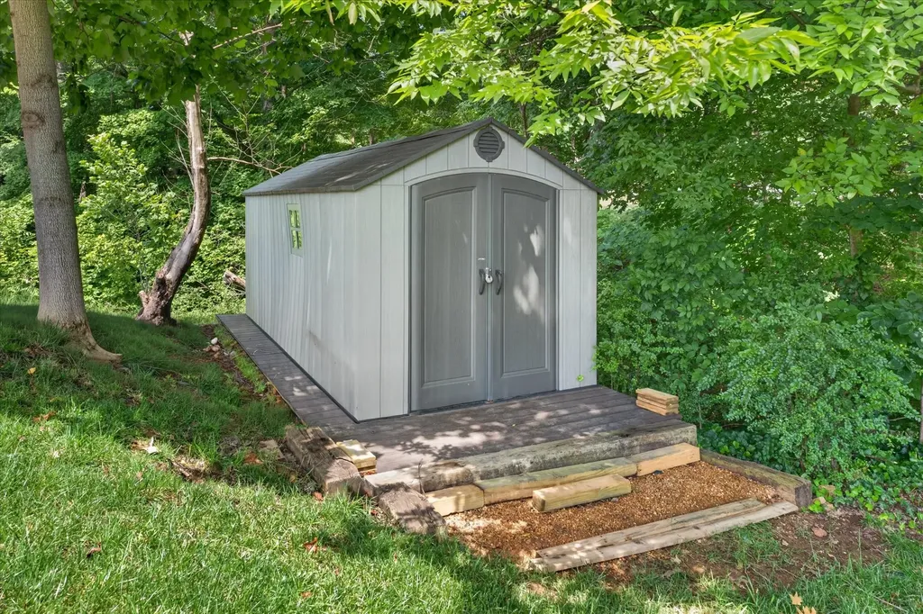 2605 Stonemill Court Clarksville TN 37043