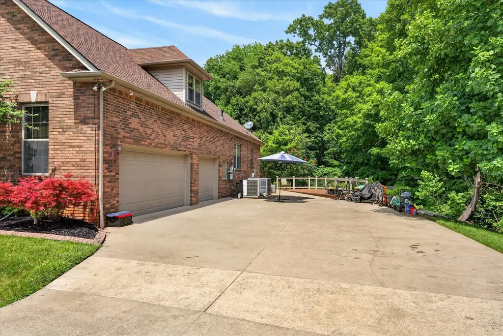 2605 Stonemill Court Clarksville TN 37043