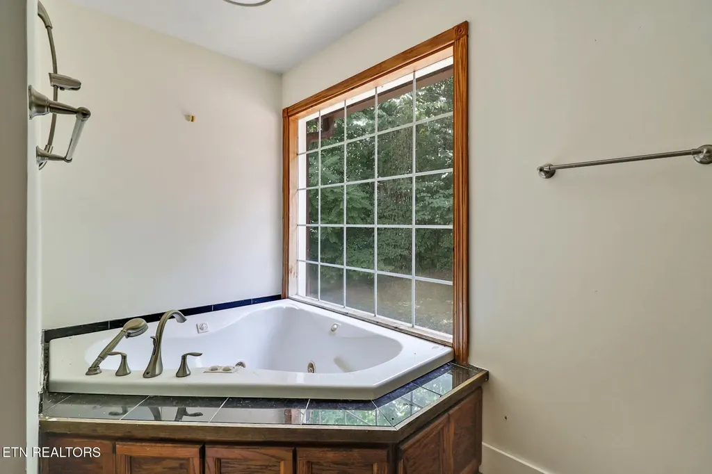 517 Big Sky Road Jamestown TN 38556