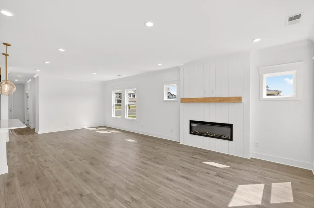 3296 Ventura Avenue White House TN 37188
