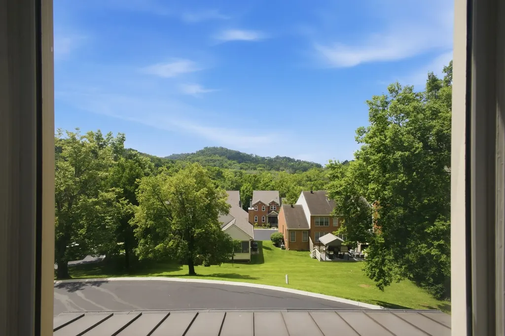 332 Ardsley Place Nashville TN 37215