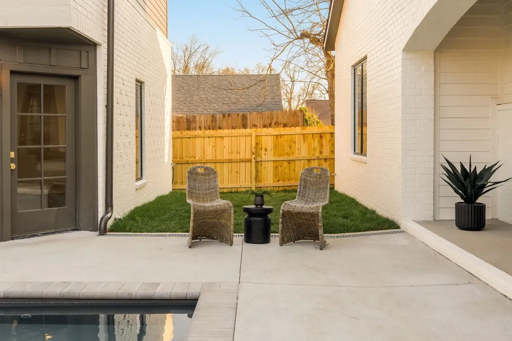 136 39th Ave, NE Nashville TN 37209