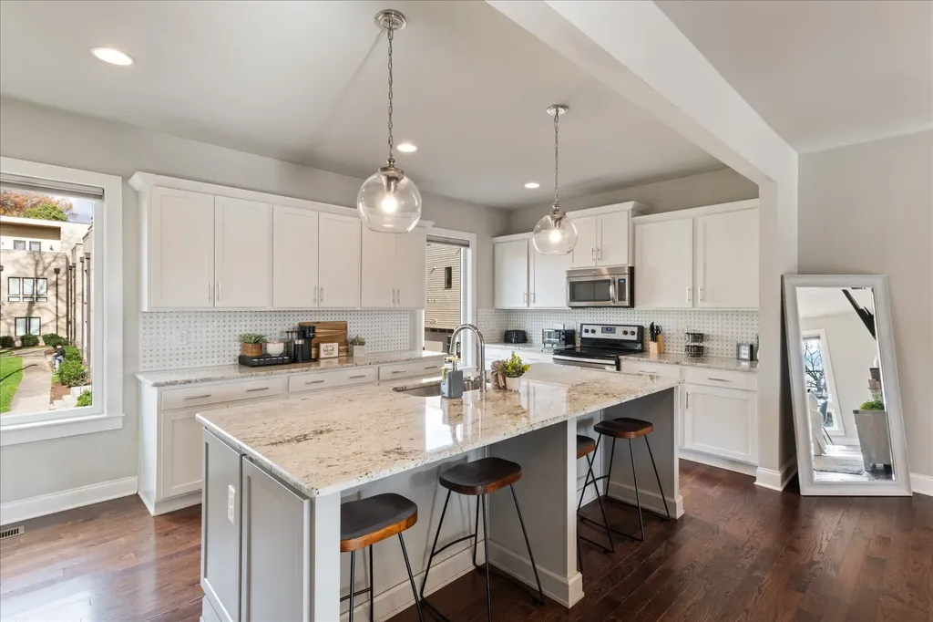 731 Douglas Avenue Nashville TN 37207