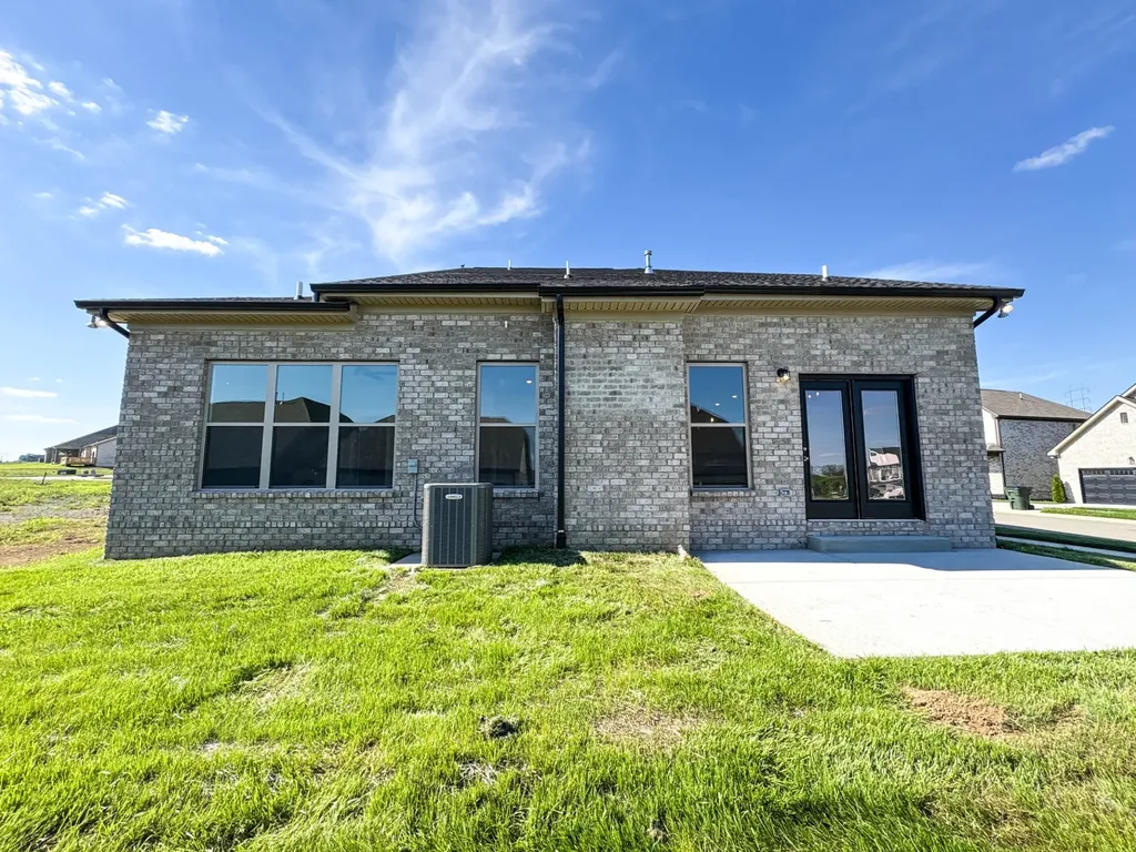 101 Turf Way Street Gallatin TN 37066